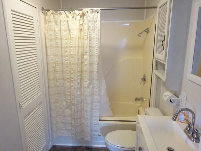 Foto del edificio - 319 3rd St SE