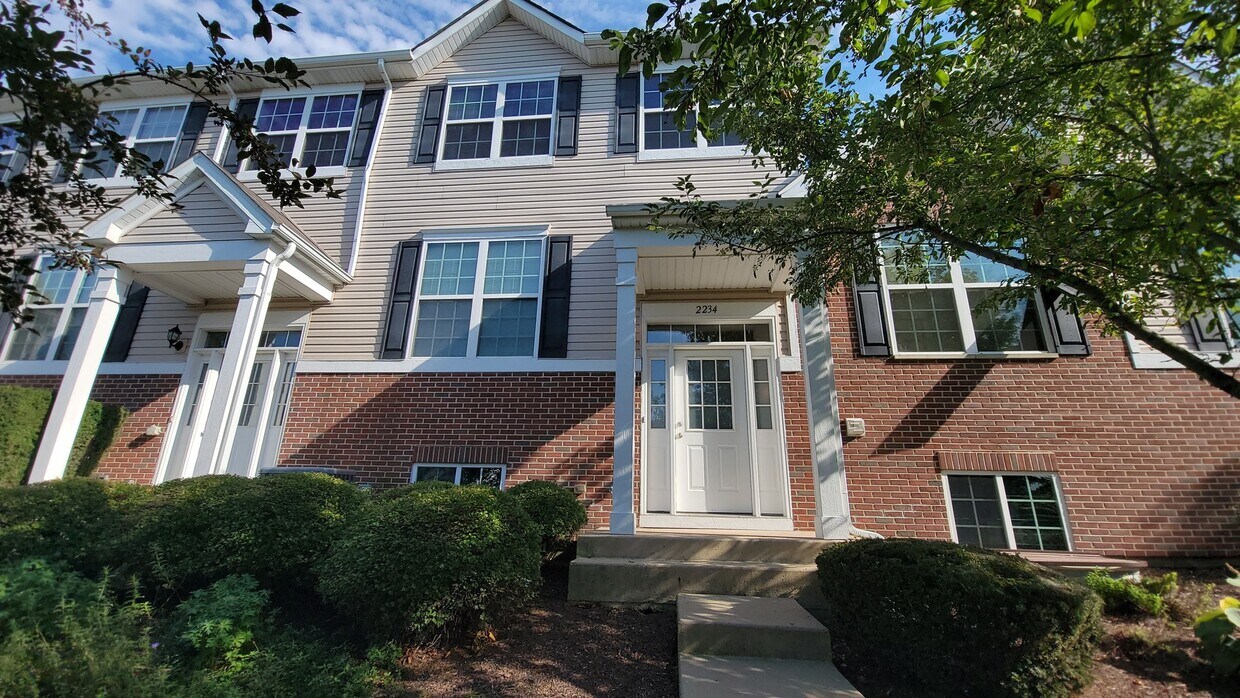2234 Beresford Dr, Yorkville, IL 60560 Townhome Rentals in Yorkville