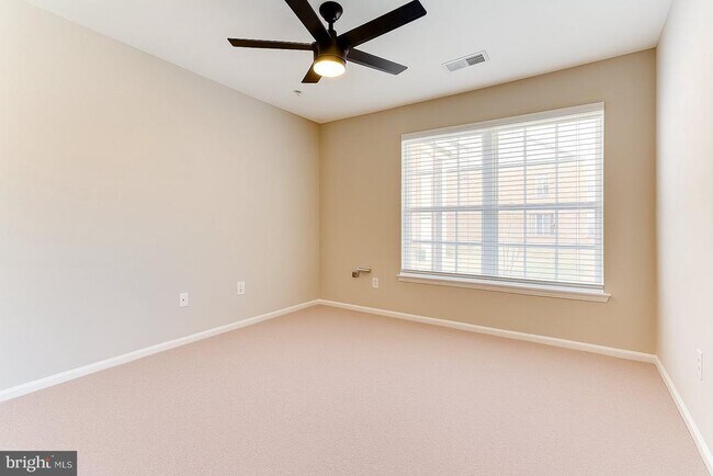 Foto del edificio - 1530 Spring Gate Dr.