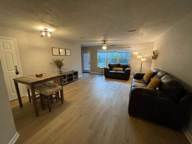Foto del edificio - 449 Teal Ln