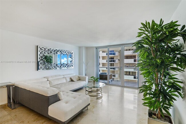 Building Photo - 5701 Collins Ave