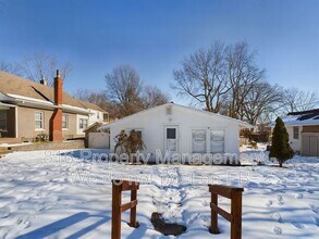 Building Photo - 1127 S Hocker Dr