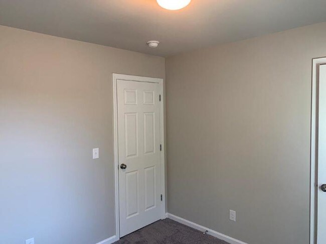 Building Photo - 807 Kent Dr