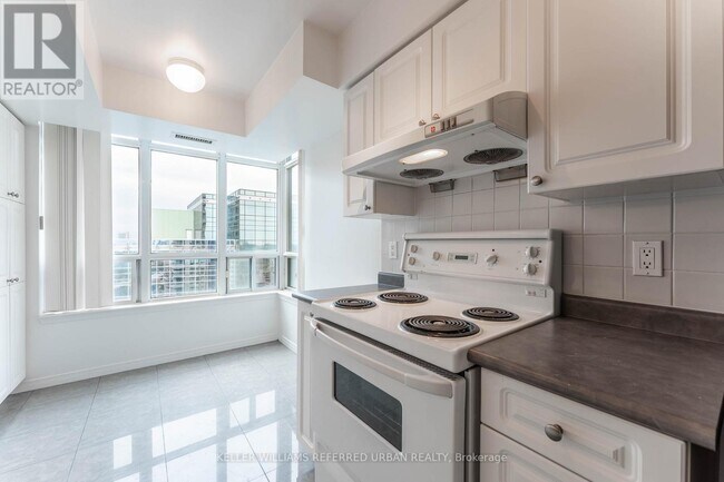 Building Photo - 911-33-2233 Empress Ave