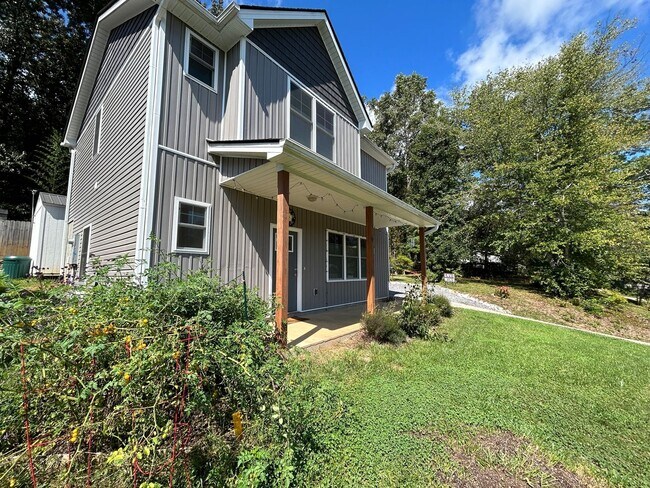 Foto del edificio - West AVL - 3/2 Contemporary Build Ready Now!