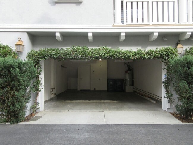 Building Photo - 21 Hinterland Way