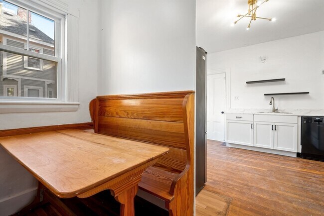 Foto del edificio - 168 Elliot St