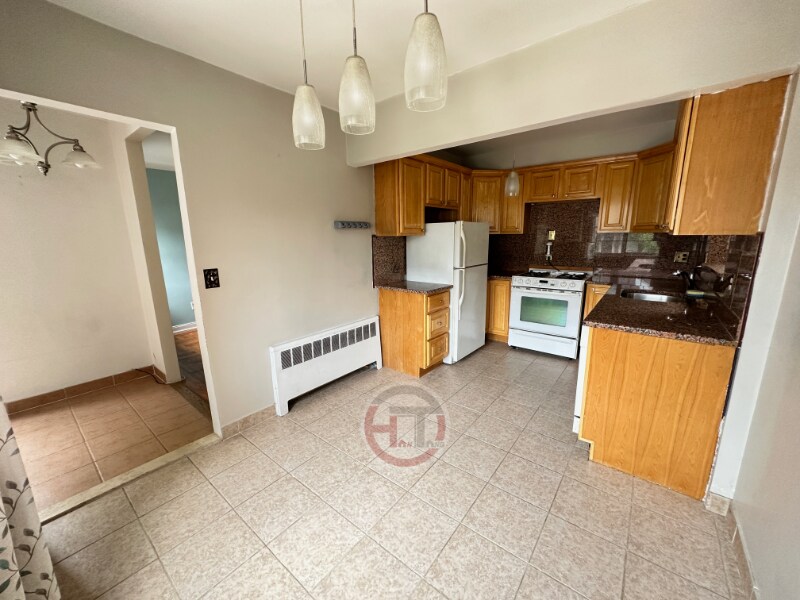 Primary Photo - 2926 E 196th St