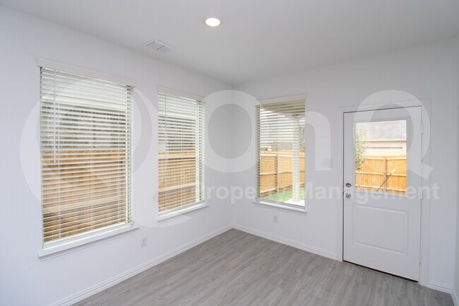 Building Photo - 9945 Little Tree Ln