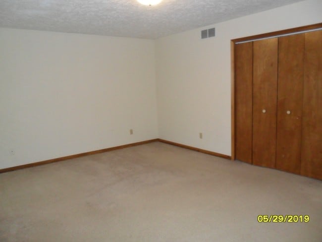bedroom - 302 N Ireland Blvd