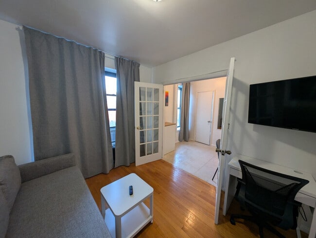 Foto del edificio - 224 E 95th St