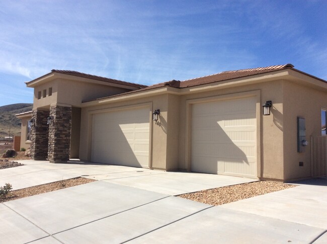 Building Photo - Beautiful Sky Ridge Home