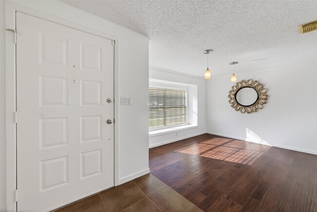 Foto del edificio - 2307 Brook View Ln