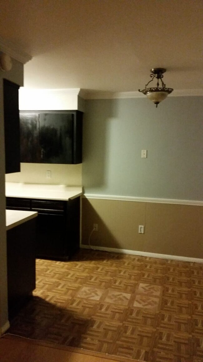 Small dining area - 10 Tuttle St