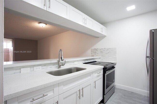 Foto del edificio - 10700 SW 108th Ave