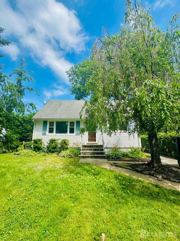 Primary Photo - 40 Carpenter Pl