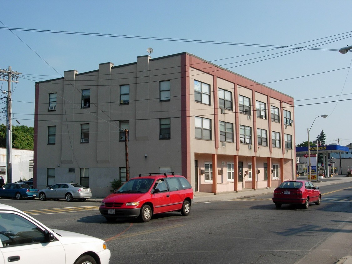 Building Photo - 139-143 Hollis St