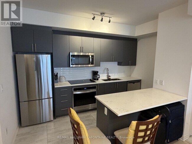 Photo du bâtiment - 805 Carling Ave