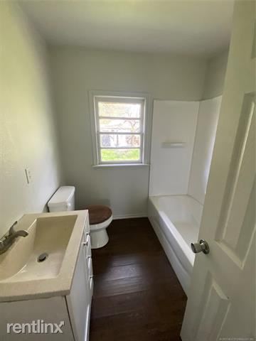 Building Photo - 3 br, 1 bath House - Remco 604 e 2nd