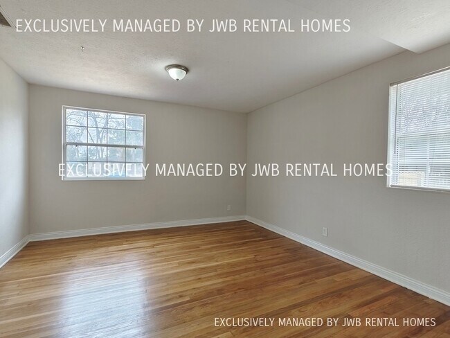 Building Photo - 6330 Hyde Park Haven