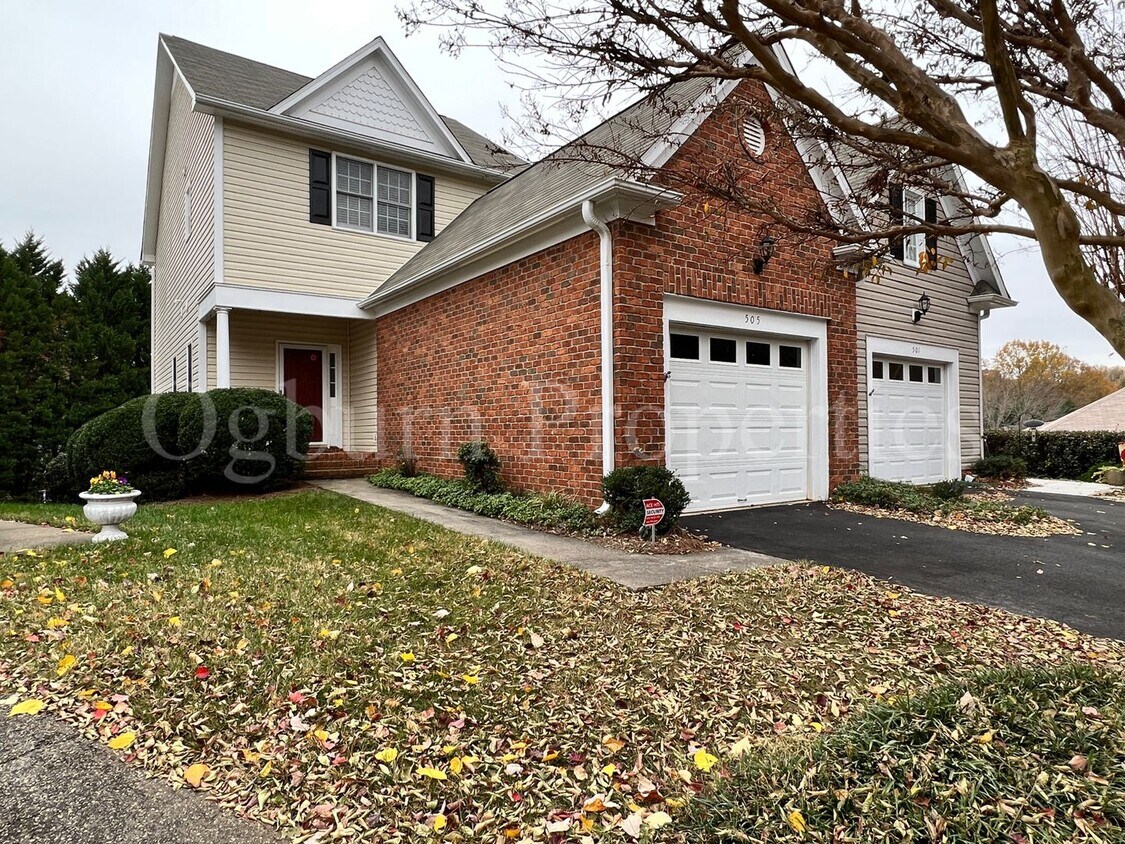 Primary Photo - 505 Sherwood Hills-3BR/2.5BA-Townhouse!!