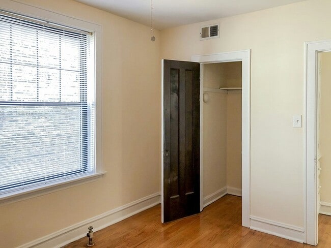 Foto del edificio - 3618 N Marshfield Ave