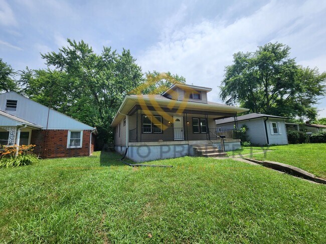 Building Photo - Newly Renovated, 3 Bedroom, 2 Bathroom Hom...