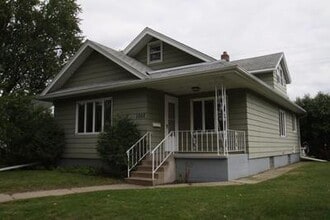 Building Photo - 1002 8th Ave N