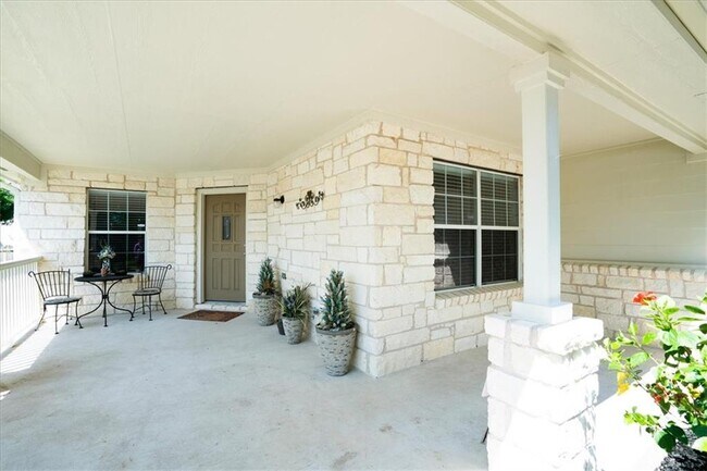 Building Photo - 117 Pedernales Dr