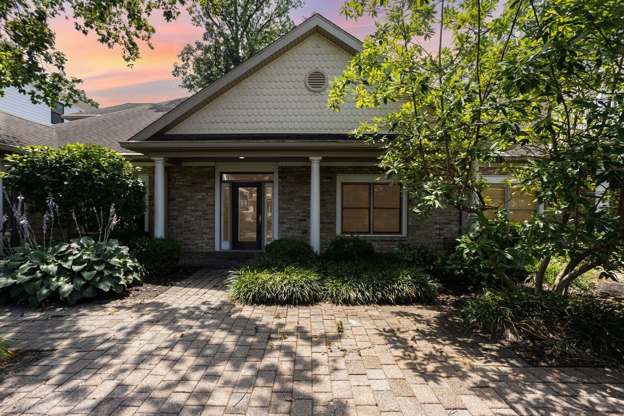 Primary Photo - 163 High Pointe Dr