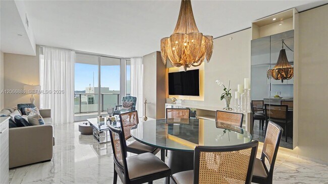 Foto del edificio - 1300 Brickell Bay Dr