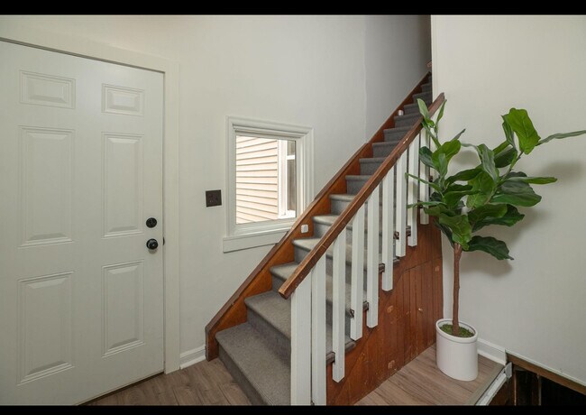 Entrada lateral - 1126 7th Ave SE