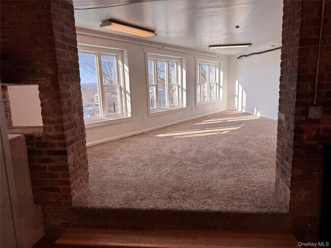 Building Photo - 175 Main St