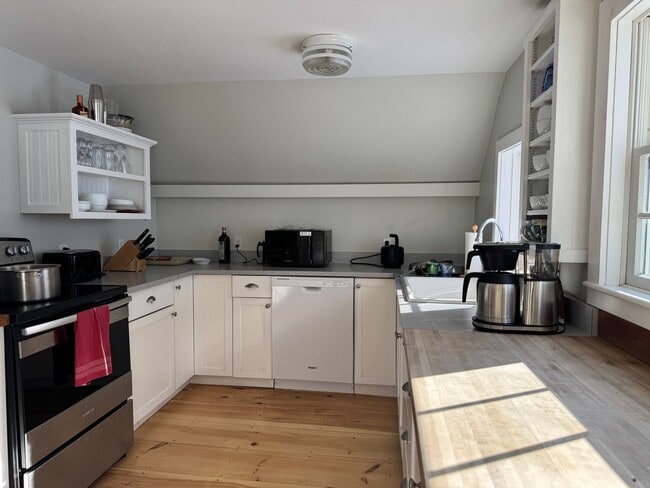 Building Photo - 2 Bedroom in Woodstock