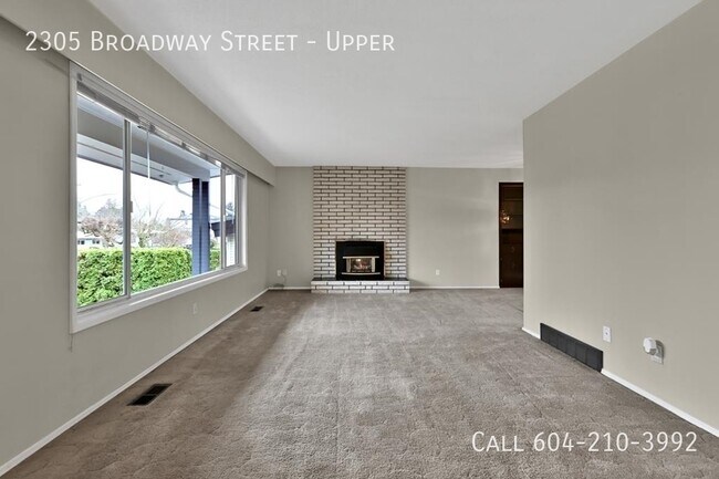 Building Photo - Upper Home with Large Yard