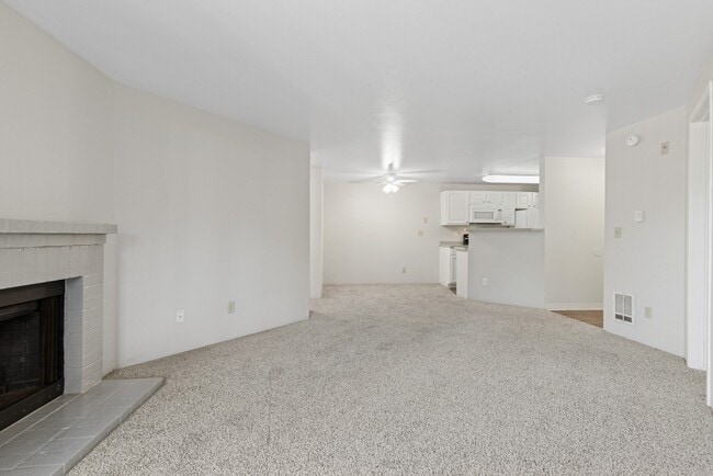 Building Photo - Cascadia Pointe