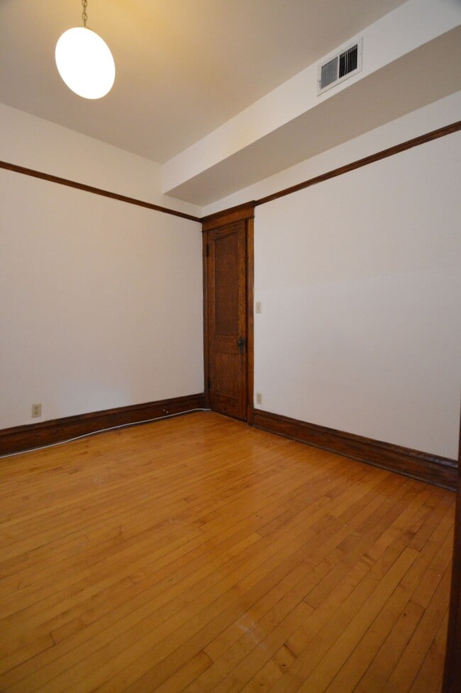 Building Photo - 3806 N Greenview Ave