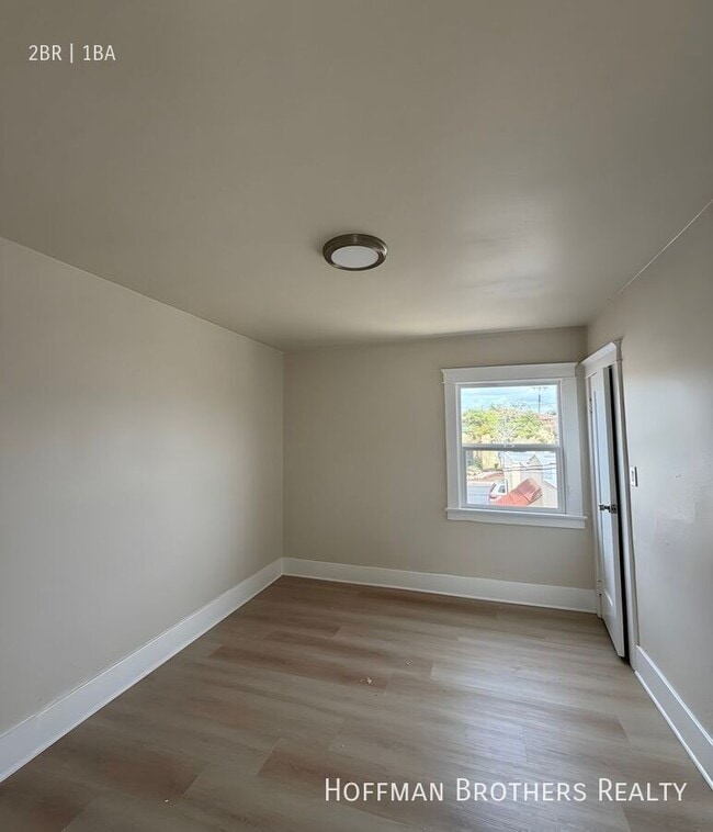 Foto del edificio - 4910 E Hubbard St