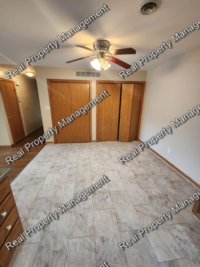 Building Photo - Two Bedroom Crown Point Condo
