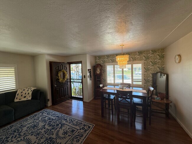 Foto del edificio - 1618 W Locust St