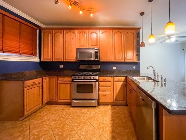 Foto del edificio - 535 W Brompton Ave