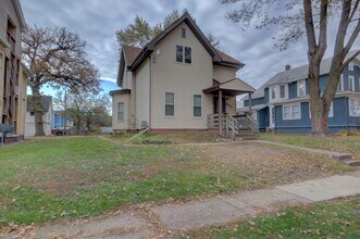 Building Photo - 631 E 15th St