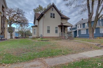 Building Photo - 631 E 15th St