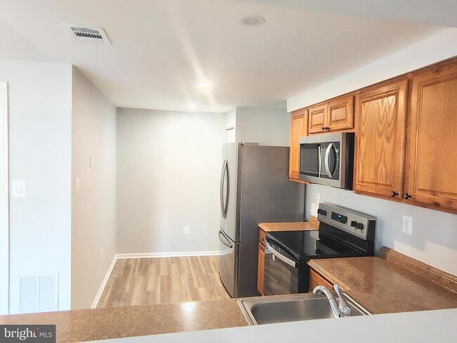 Building Photo - 564 Hollyberry Way