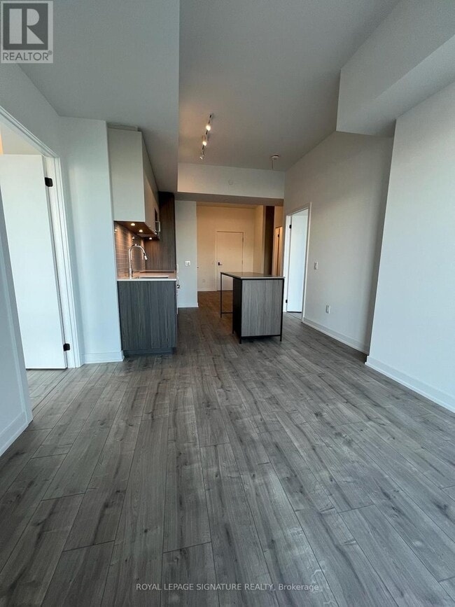 Building Photo - 402-220 MISSINNIHE Way