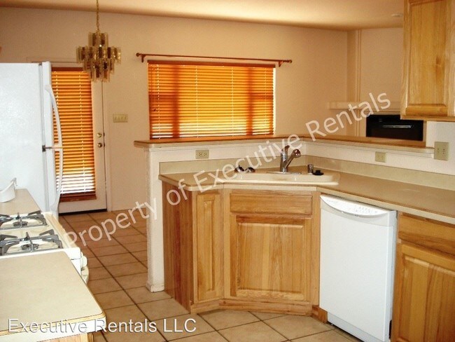Building Photo - 3 br, 2 bath House - 2424 Bugatti Dr