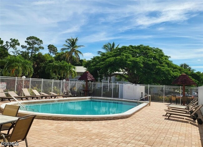 Foto del edificio - 4611 Bayshore Dr