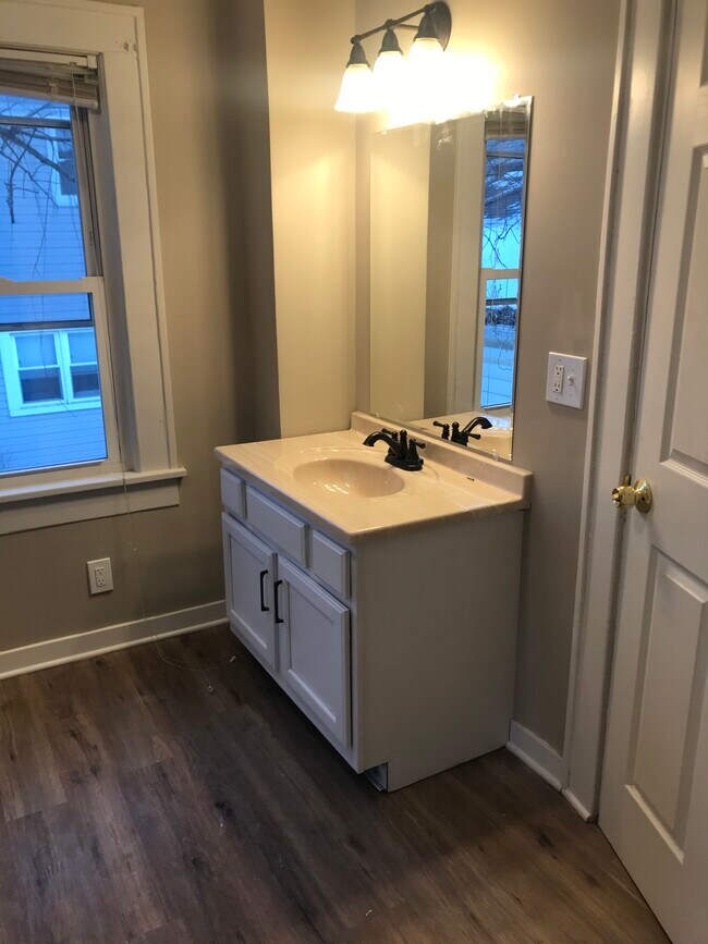 bathroom - 609 W Lake Ave