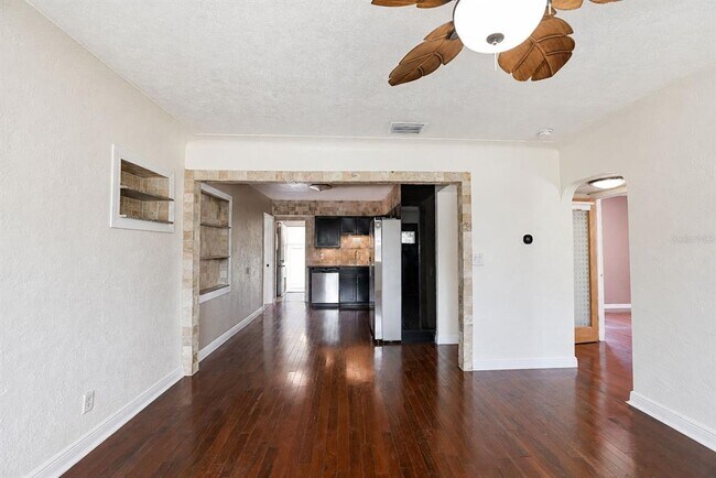 Foto del edificio - 520 83rd Ave N