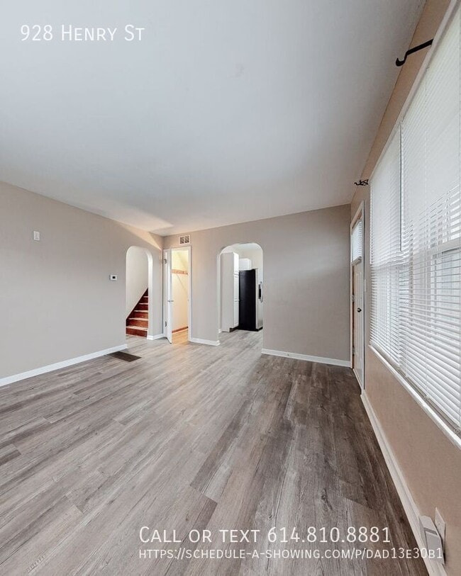 Building Photo - 928 Henry St